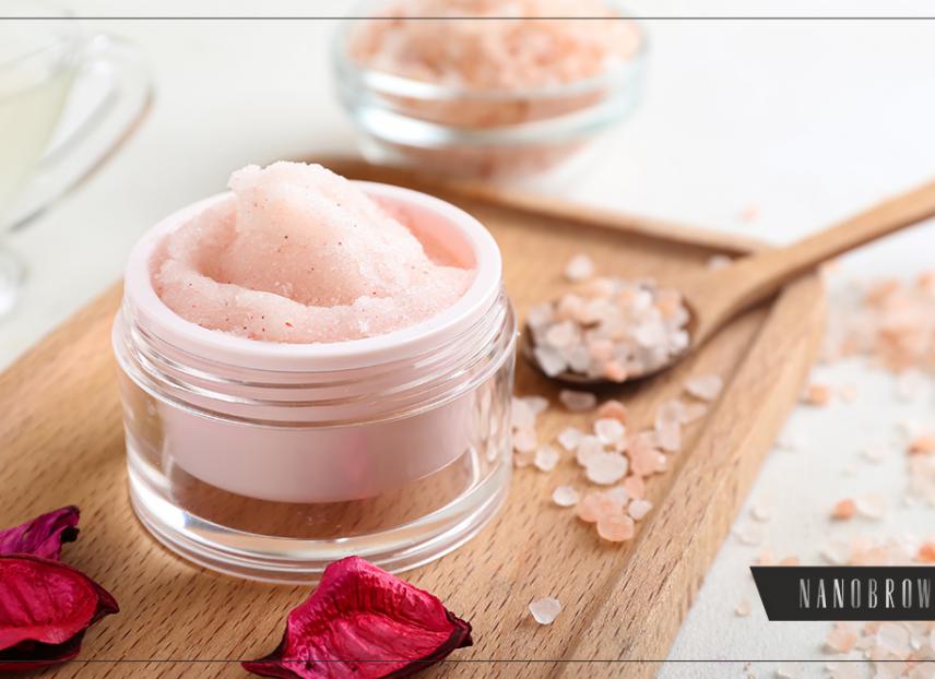 proč potřebujete peeling obočí